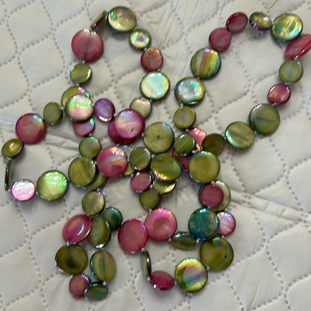 New real Mother of a pearl necklace 1 strand  and earring set